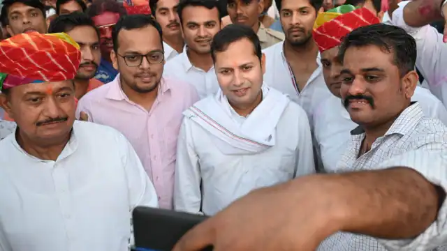 धोखाधड़ी के आरोप में अशोक गहलोत के बेटे वैभव गहलोत समेत 15 पर एफआईआर
