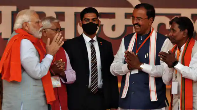 हार के बाद भी नहीं घटा केशव मौर्य का सियासी कद