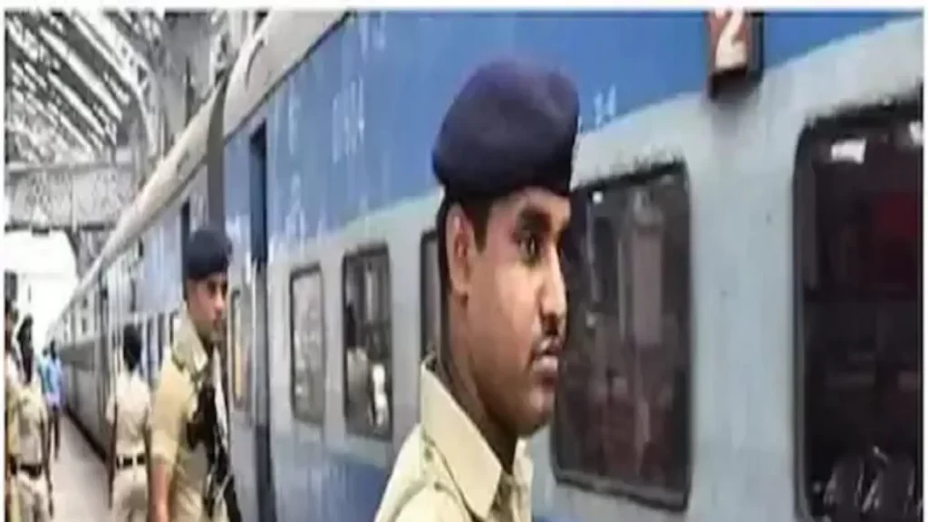 हजरत निजामुद्दीन आ रही ट्रेन में मिला लावारिस बैग, मचा हडंकप