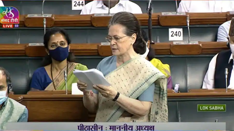 नफरत फैलाकर फेसबुक और ट्विटर दे रहे चुनाव में दखल, रोक लगाए सरकारः सोनिया गांधी