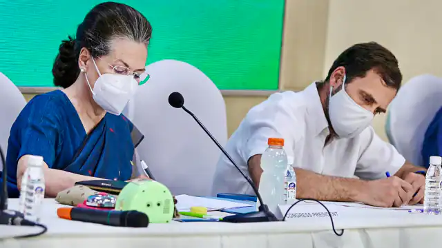 हमें भविष्य की ओर देखने की जरूरतः राहुल गांधी