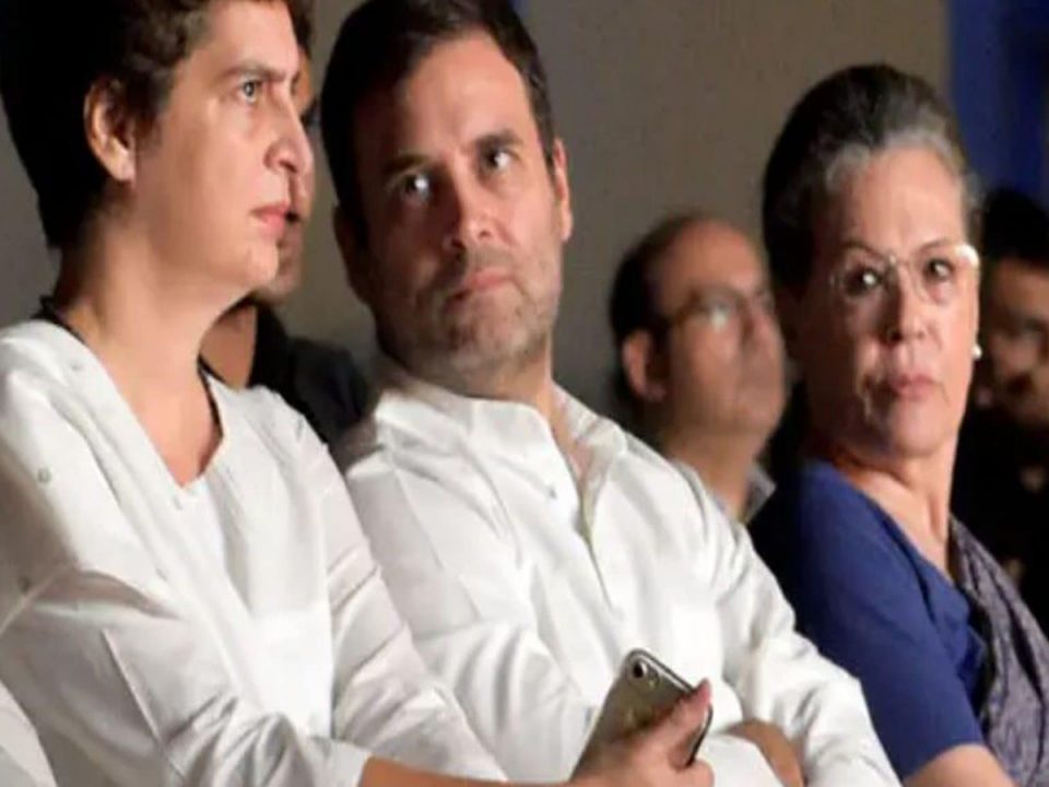 कांग्रेस के भविष्य को लेकर शीर्ष नेतृत्व चिंतितकी बैठक