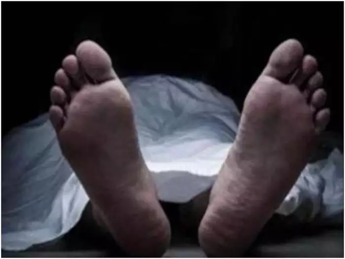 इंसानियत शर्मशारः मप्र के रीवा में महिलाएं चारपायी पर ले गईं वृद्धा का शव