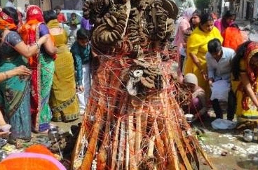 होली पर करें इन भगवान की पूजा, जीवन में नहीं होगी पैसों की कमी, जानें विधि