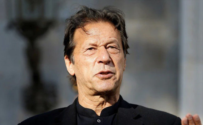 इमरान खान की कुर्सी का जाना तय, एमक्यूएम ने छोड़ा साथ Prime Minister Imran Khan, who is making false claims to save the chair in Pakistan, has been dealt a blow by the ally MQMP.