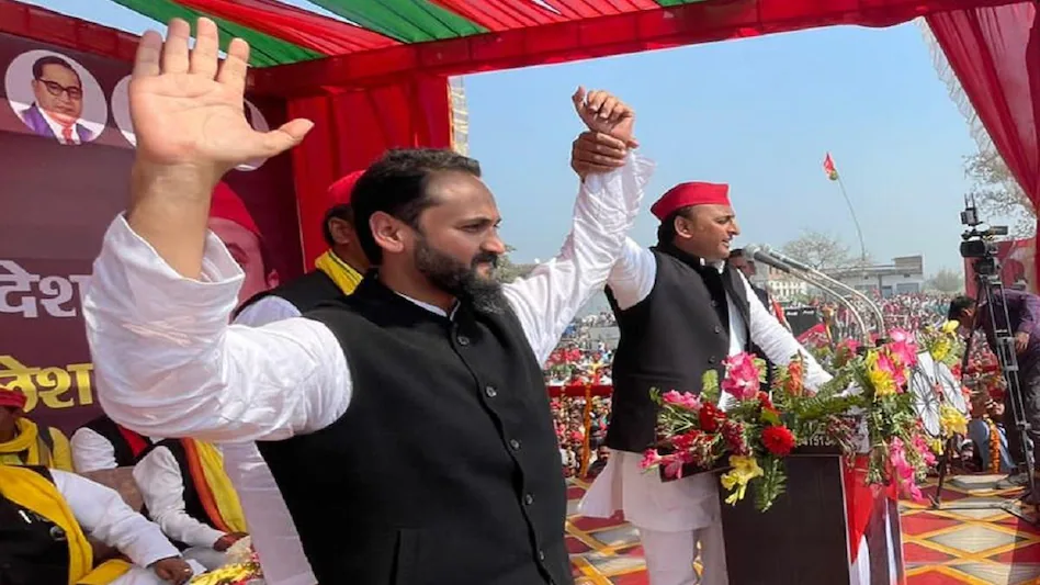 भाजपा सांसद रीता बहुगुणा के बेटे मयंक जोशी सपा में शामिल, अखिलेश ने किया ऐलान