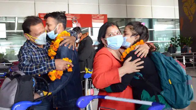ऑपरेशन गंगाः भारत ने 24 घंटे में यूक्रेन से निकाले 1300 लोग Amidst the crisis of war in Ukraine, India is making every effort to evacuate its people. A large number of Indians live in Ukraine.