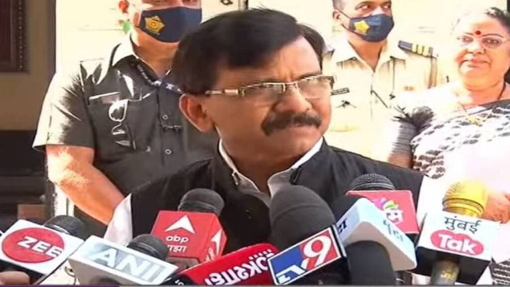 केंद्र सरकार बड़े पैमाने पर कर रही फोन टैपिंग, मुझे अखिलेश की है चिंता: संजय राउत