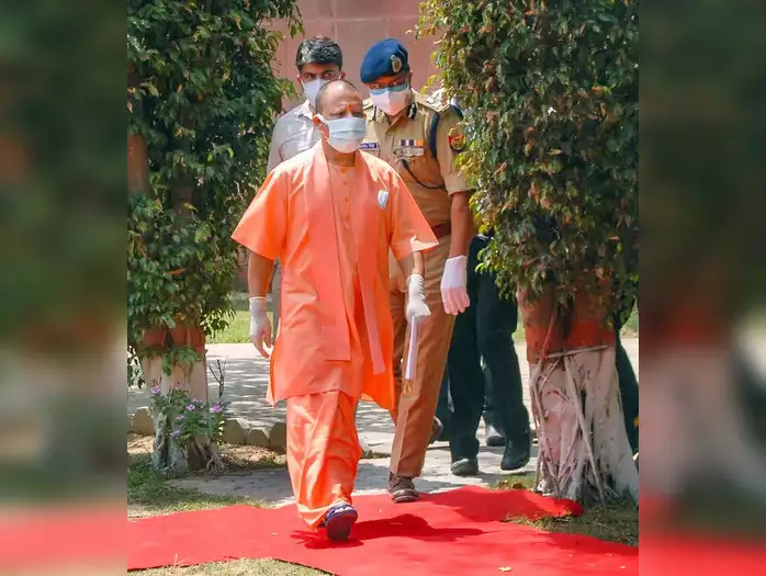 योगी ने मंत्रियों के लिए जारी की एडवाइजरी, लग्जरी गाड़ी खरीदने पर रोक, सैर-सपाटा बंद