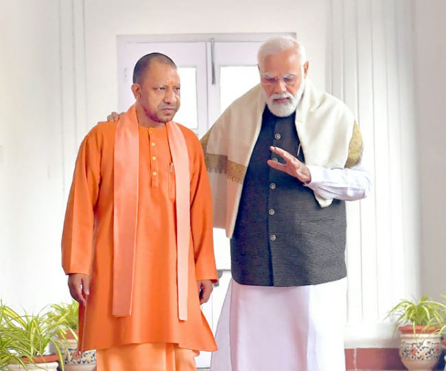 प्रधानमंत्री नरेन्द्र मोदी से मिलने पीएम हाउस पहुंचे उप्र के कार्यवाहक मुख्यमंत्री योगी आदित्यनाथ