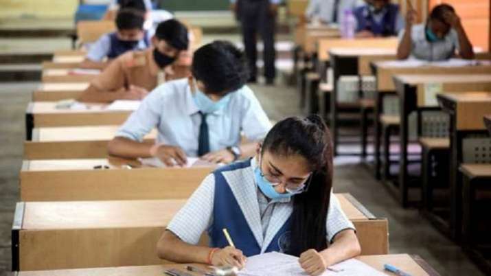 सीबीएसई के छात्र अब नहीं पढ़ेंगे इस्लामी साम्राज्य का इतिहास, बदला गया सिलेबस, फैज की नज्में भी हटाई गईं