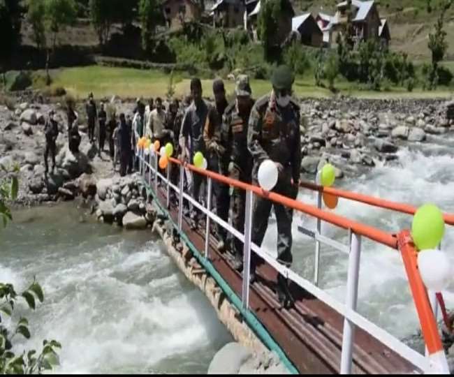 जम्मू: सेना ने एक सप्ताह में किश्तवाड़ के जाला गांव में पैदल पुल तैयार कर लोगों को दिया तोहफा