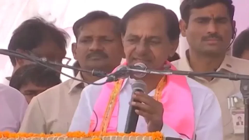 सरकार की धान खरीद नीति के खिलाफ दिल्ली में धरना, टिकैत को साथ लाए केसीआर