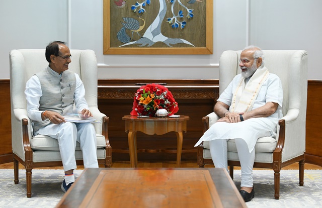 प्रधानमंत्री मोदी ने मध्य प्रदेश के मुख्यमंत्री शिवराज सिंह चौहान से की मुलाकात, राज्य के सुशासन संबंधी पहलों पर की चर्चा