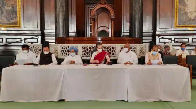 सोनिया गांधी ने गुटबाजों को दिया सख्त संदेश, कहा- कांग्रेस की मजबूती लोकतंत्र में जरूरी