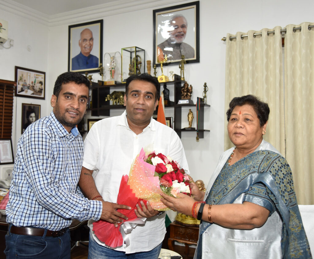 राज्यपाल अनुसुईया उइके को गणमान्य नागरिकों ने दी जन्मदिन की शुभकामनाएं