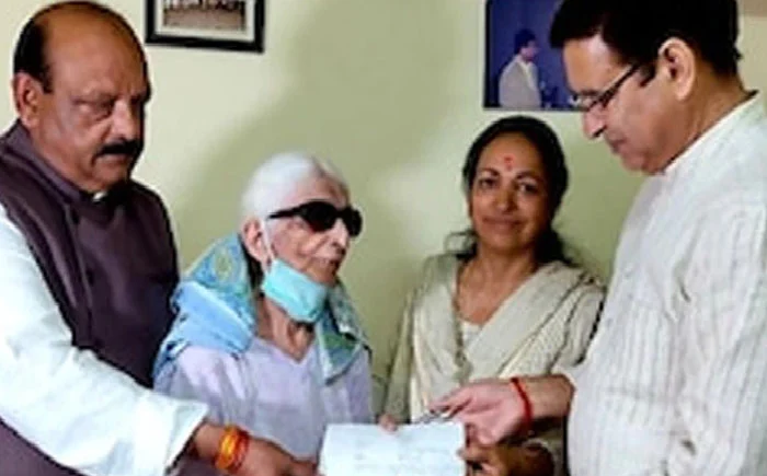 दानी दादी: 79 वर्षीय पुष्पा मुंजियाल ने राहुल गांधी के नाम की अपनी वसीयत