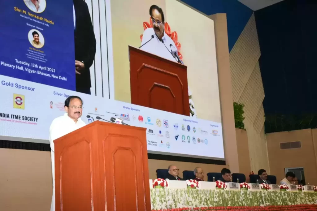 उपराष्ट्रपति वेंकैया नायडू ने युवाओं से सहिष्णुता, अनुशासन और धैर्य के गुण अपनाने का किया अनुरोध