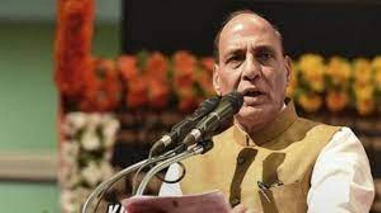 आतंकवाद पर कार्रवाई करने से नहीं हिचकेंगेः रक्षा मंत्री राजनाथ सिंह
