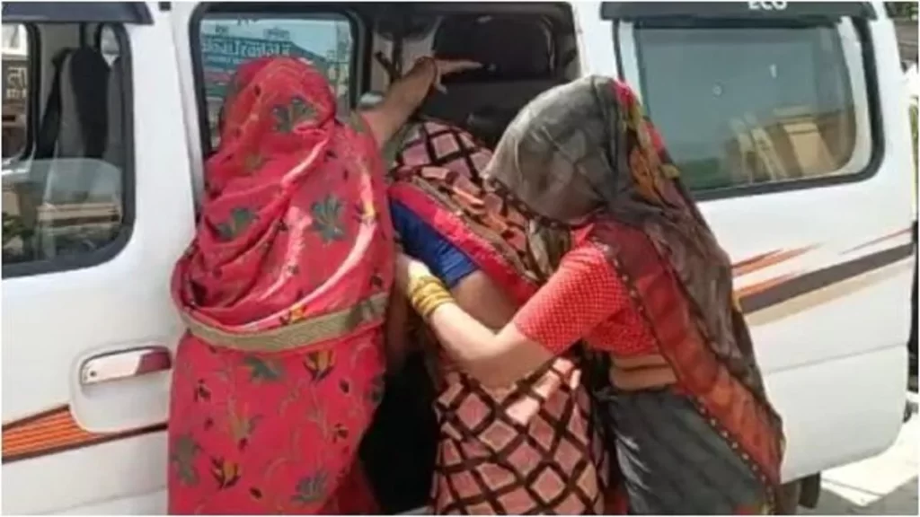 अलीगढ़: मौलवी ने हिंदू महिला को इलाज के नाम पर महिला को गर्म छड़ी से जलाया!