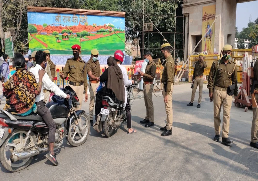 अयोध्याः टोपी पहन मस्जिद के पास पहुंचे, साजिश सीसीटीवी में कैद, माहौल बिगाड़ने की कोशिश का पर्दाफाश