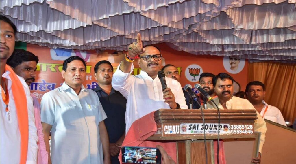 उप्र के उप मुख्यमंत्री ब्रजेश पाठक ने अजान सुनते ही अचानक रोक दिया अपना भाषण, वीडियो वायरल