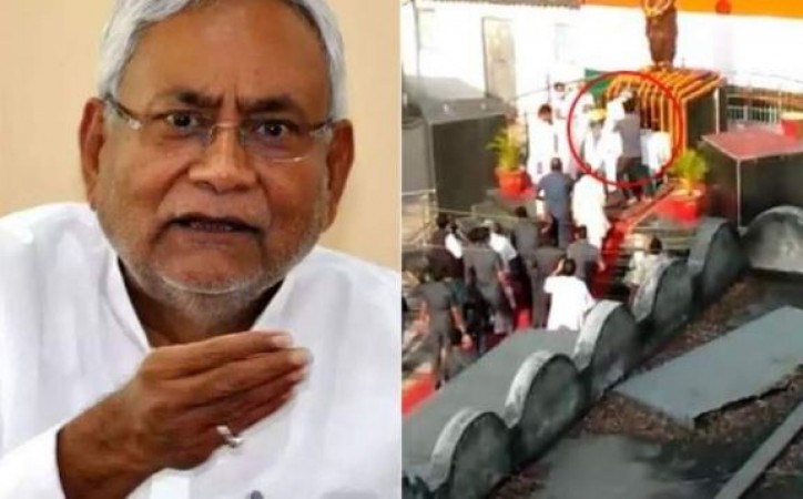 बाल-बाल बचे बिहार के मुख्यमंत्री नीतीश कुमार, पैर छूने के दौरान सीएम के सामने किया धमाका