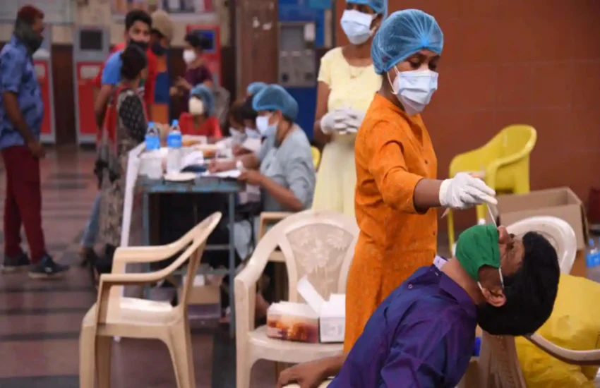भारत में फिर बढ़ी कोरोना के मामलों की रफ्तार, 24 घंटों में 2,593 नए केस मिले