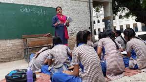 सरकारी पैसा हड़प रहे दिल्ली के पब्लिक स्कूल? शिक्षा मंत्री कराएं एफआईआर