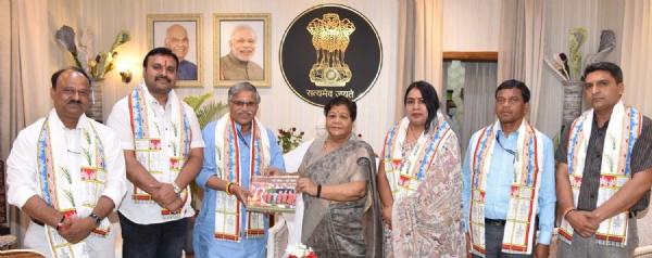 राज्यपाल अनुसुईया उइके से यात्री सुविधा समिति के प्रतिनिधिमण्डल ने की भेंट