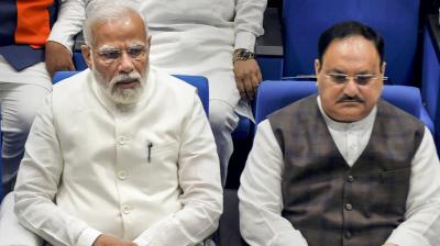 जेपी नड्डा ने फहराया भाजपा का झंडा, पीएम मोदी करेंगे कार्यकर्ताओं को संबोधित