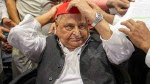 मुलायम सिंह यादव के रिश्तेदार पर कोर्ट का शिकंजा, समधी के भाई समेत 12 लोगों के खिलाफ गैर जमानती वारंट जारी