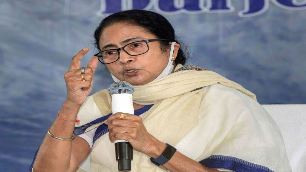 ममता बनर्जी ने केंद्र के खिलाफ फिर खोला मोर्चा, बीएसएफ को बॉर्डर से 50 किमी के दायरे में किया सीमित