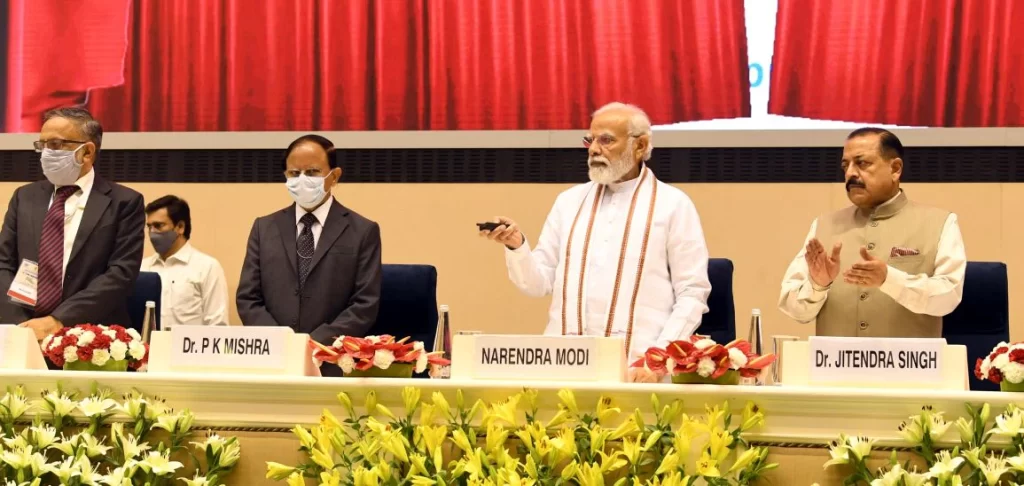 प्रधानमंत्री मोदी ने सिविल सेवा दिवस पर लोक प्रशासन में उत्कृष्टता के लिए प्रदान किए प्रधानमंत्री पुरस्कार