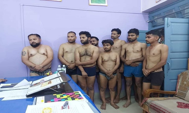 एमपी में थाने के अंदर उतरवाए गए पत्रकारों के कपड़े, भाजपा विधायक के खिलाफ लिखने की सजा