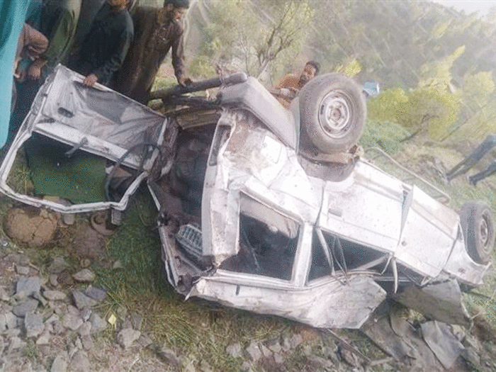 पुंछ में 300 फीट गहरी खाई में गिरी गाड़ी, 9 लोगों की मौत