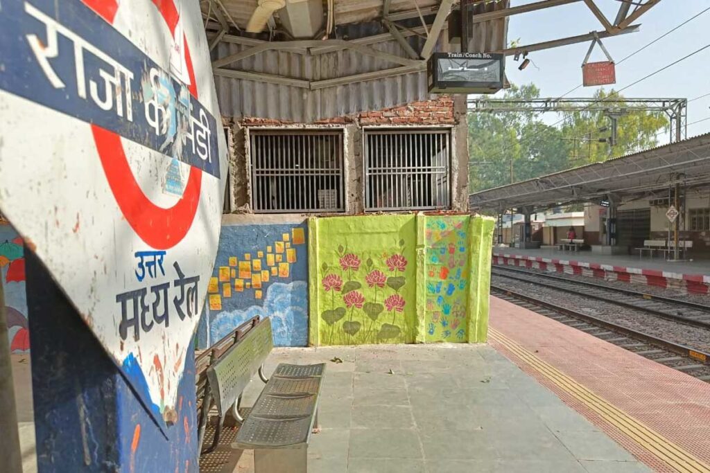 मंदिर नहीं हटा तो बंद हो सकता है आगरा का राजामंडी रेलवे स्टेशन