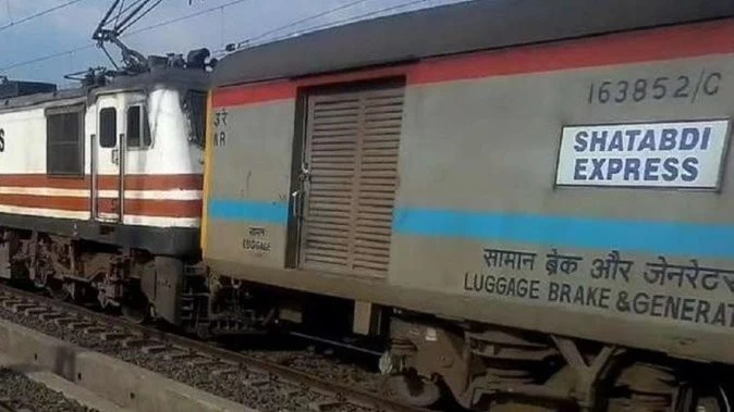 चूहे ने थामे शताब्दी एक्सप्रेस के पहिये, रोकनी पड़ी रेलगाड़ी