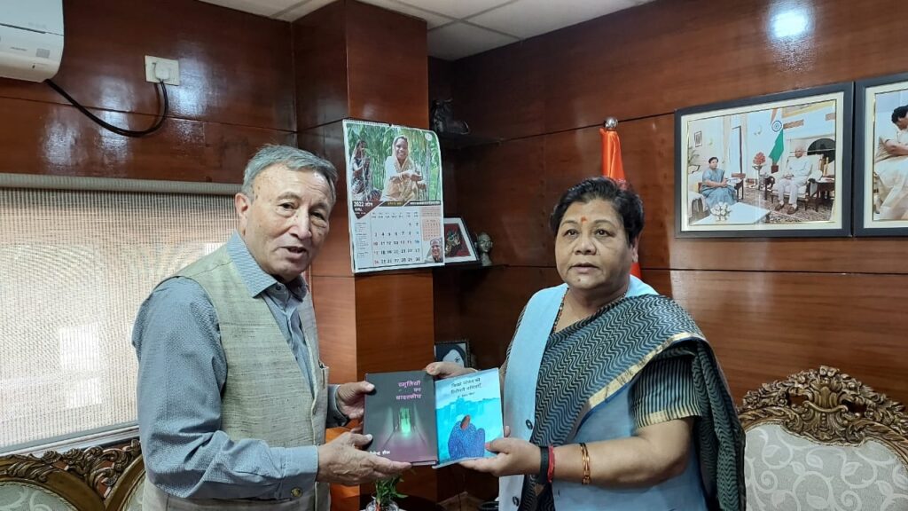 पूर्व राज्यपाल शेखर दत्त ने छत्तीसगढ़ के राज्यपाल सुश्री अनुसुईया उइके से की सौजन्य भेंट