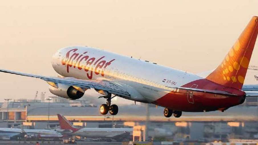 डीजीसीए ने 90 स्पाइसजेट एयरलाइन पायलटों को फ्लाइंग बोइंग 737 मैक्स . से किया प्रतिबंधित, जानें क्या है कारण