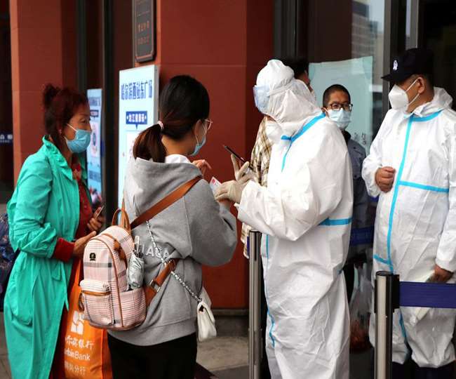वुहान से भी खराब हो सकती है शंघाई की स्थिति, प्रतिबंधों से लोगों में गुस्सा