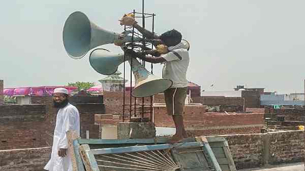 योगी के आदेश पर यूपी में 72 घंटे के अंदर धर्मस्थलों से उतारे गए 11 हजार लाउडस्पीकर