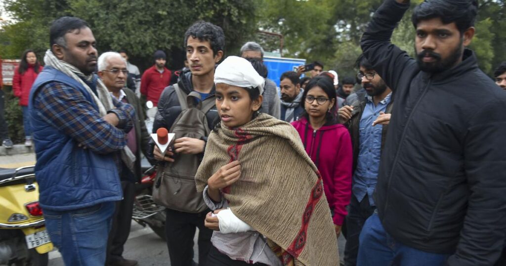 जेएनयू में हिंसाः हवन व नॉनवेज को लेकर आमने-सामने आए लेफ्ट व एबीवीपी के छात्र, 15 घायल