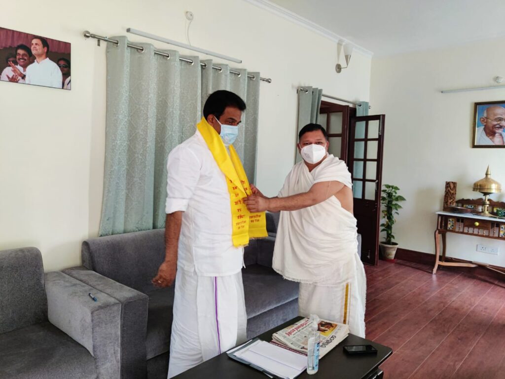 सोनिया के बाद वेणूगोपाल ने भी दी नीरज शर्मा को शाबासी