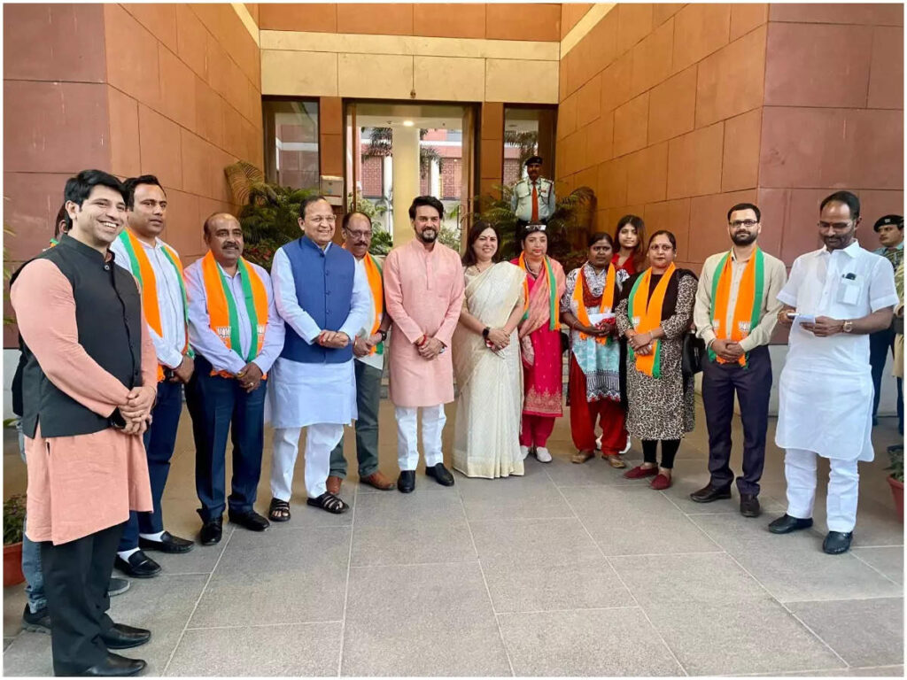 हिमाचल: भाजपा में शामिल हुई जीत का दावा करने वाली आप की पूरी टीम, अनुराग ठाकुर ने किया स्वागत
