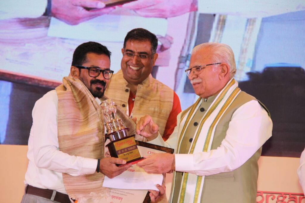 पाञ्चजन्य के हीरक जयंती समारोह में दिल्ली की शान पुरस्कार से सम्मानित हुए डॉ डीसी प्रजापति