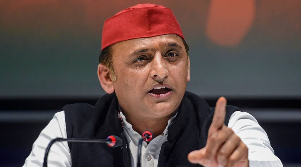 अखिलेश यादव ने हिंदूओं की आस्था का उड़ाया मजाक, बोले- कहीं भी पत्थर रख दो और लाल झंडा लगा दो, बन गया मंदिर