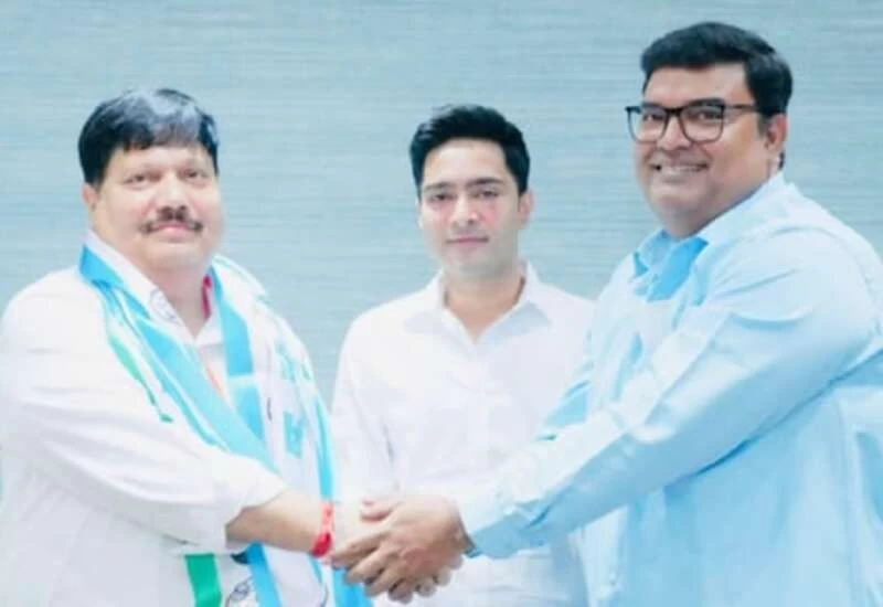पश्चिम बंगाल में बीजेपी को झटका, तृणमूल कांग्रेस में शामिल हुए सांसद अर्जुन सिंह