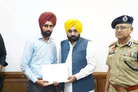 सीएम भगवंत मान ने अनुकम्पा आधार पर पुलिस विभागों में सौंपे नौकरी के 57 नियुक्ति पत्र