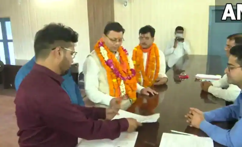 सीएम धामी ने चंपावत से दाखिल किया नामांकन, बोले- जनता के सुख-दुख में खड़ा रहुंगा